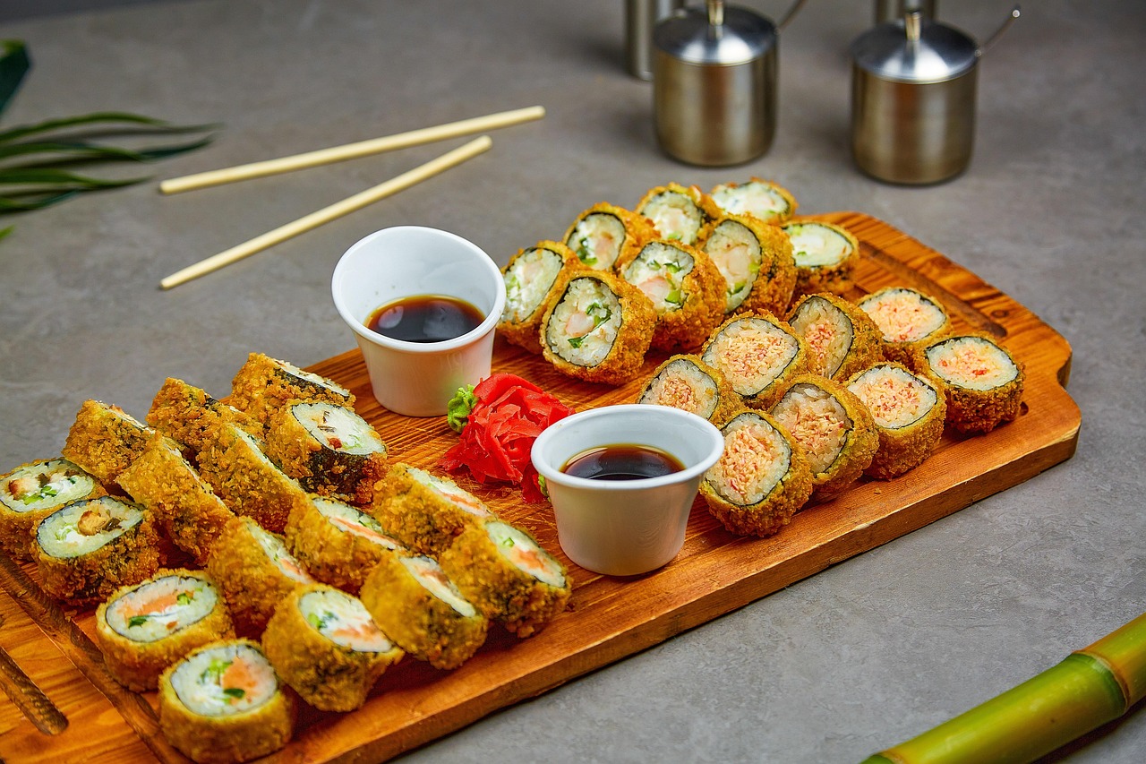 Калифорния с креветкой в кунжуте